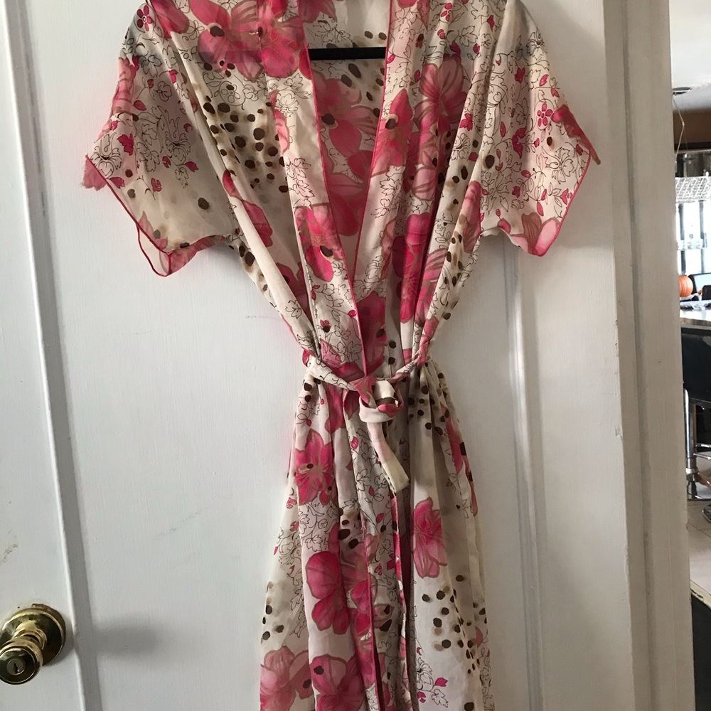 Beautiful robe - Picture 9 of 10